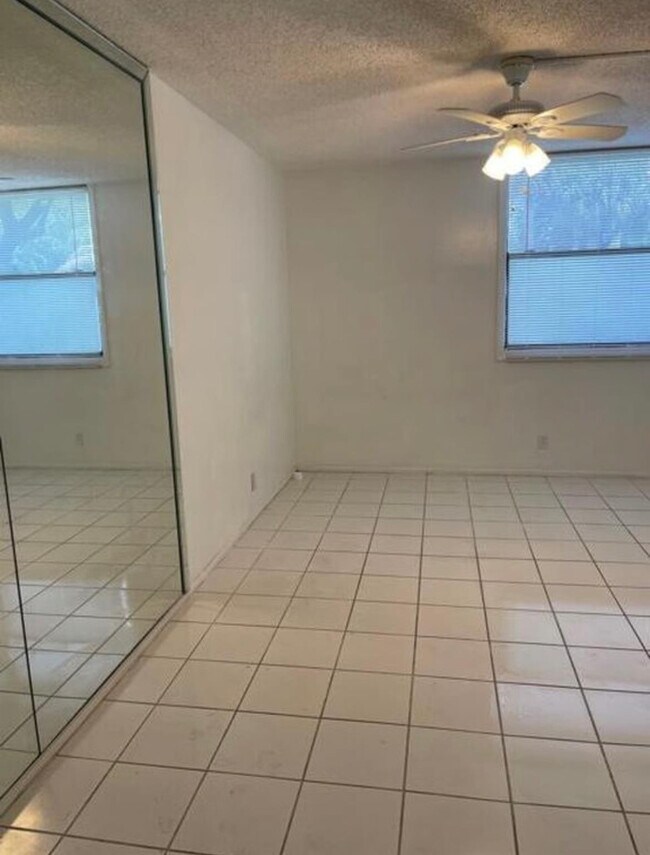 Building Photo - 2701 Riverside Dr