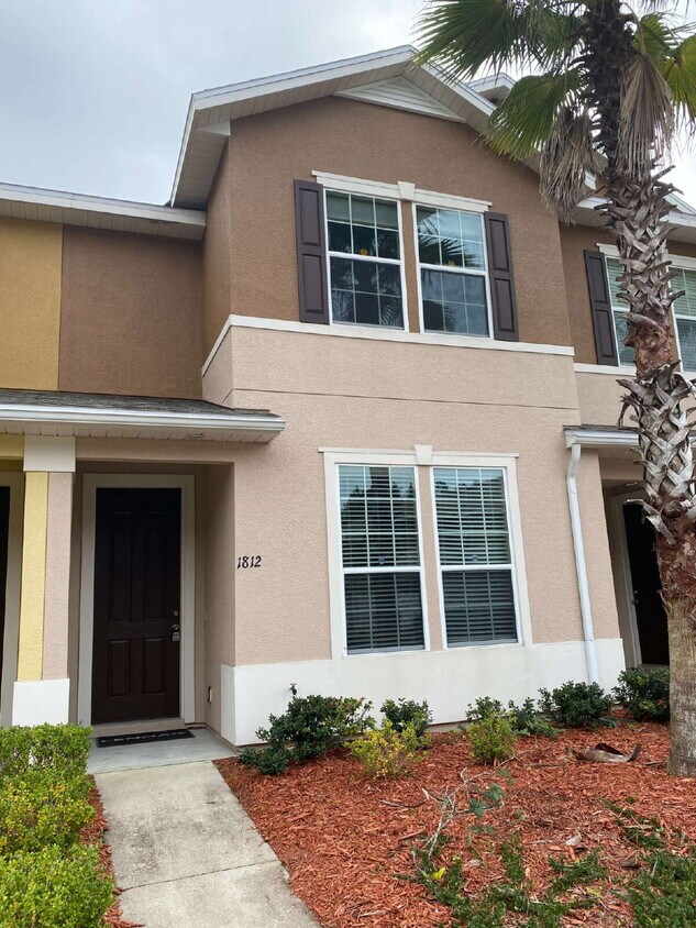 Primary Photo - Beautiful 3-Bedroom Townhome in Desirable Oakleaf Plantation – Available Now!