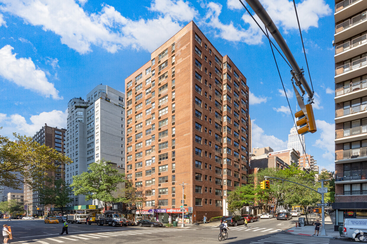 Foto principal - 166 E 35th St