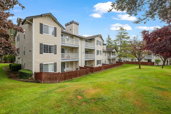 Building Photo - The Trails of Redmond