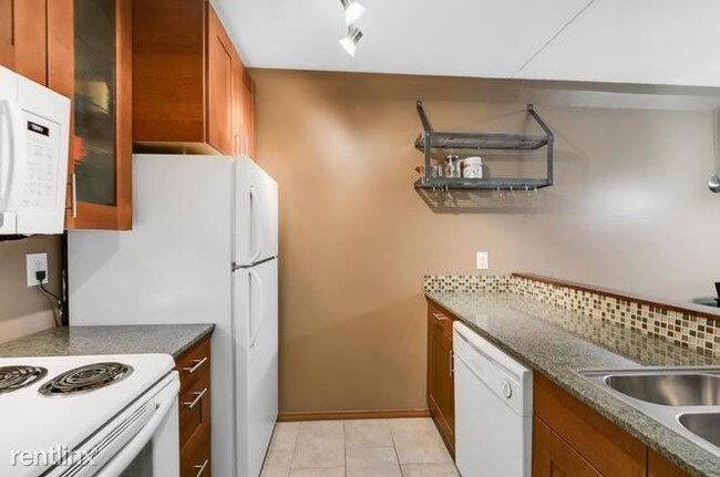 Building Photo - 1 br, 1 bath  - 1920 S 1st St Apt 308