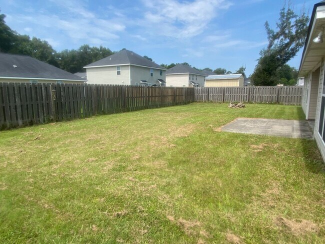 Building Photo - 4 Bedroom 2 Bath Home!