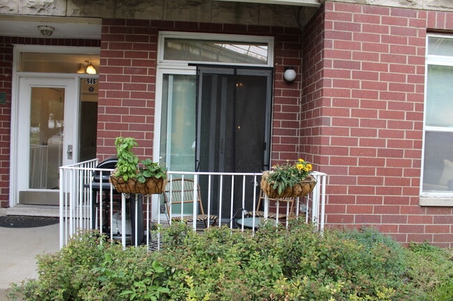 patio space - 946 W Fry St Apartment