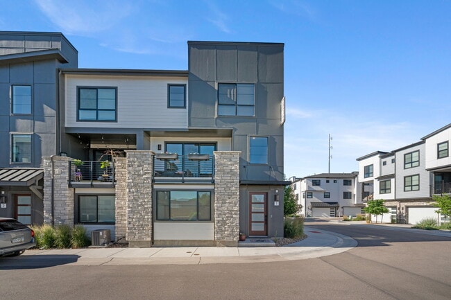 Building Photo - 2012 S Holly St