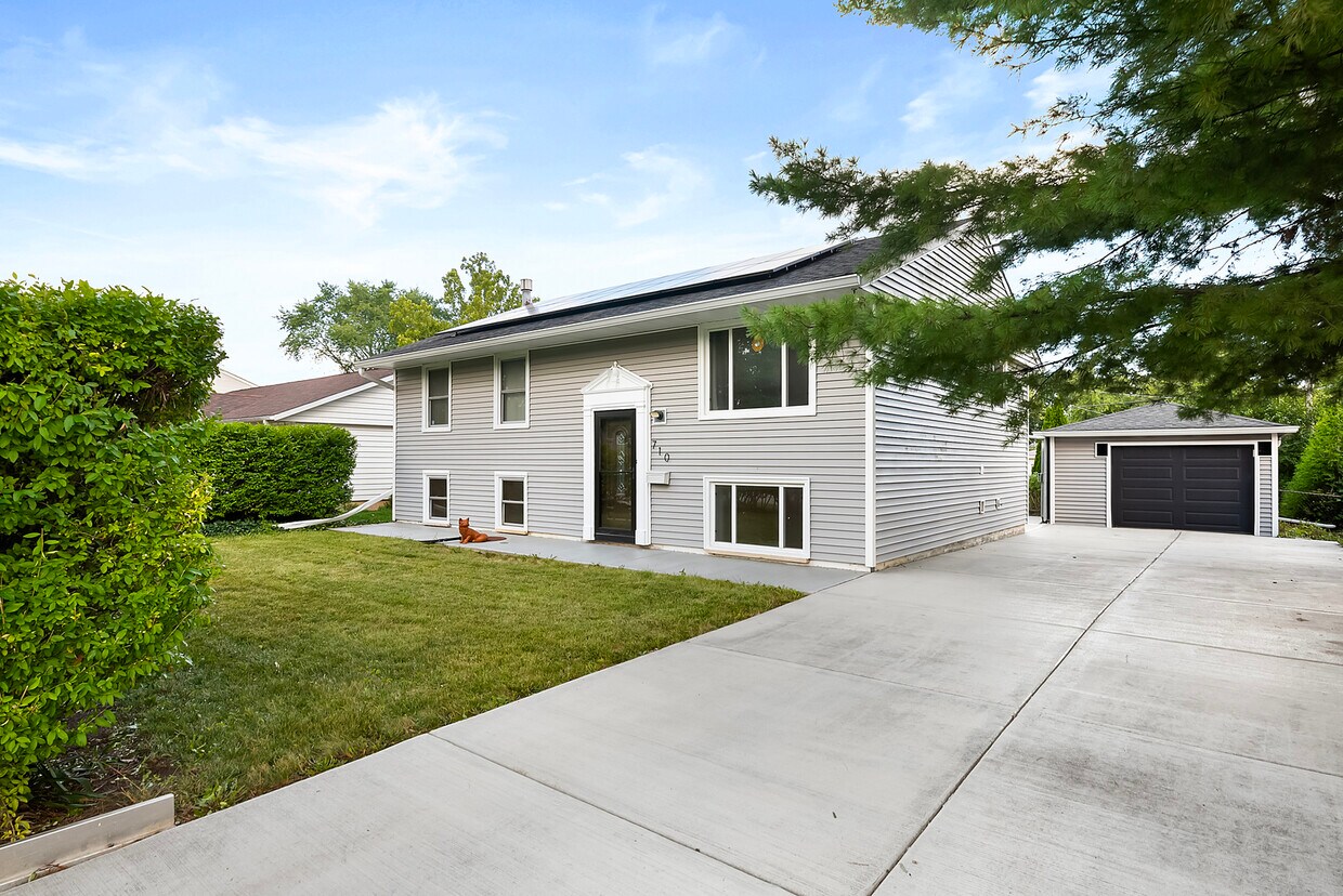 Primary Photo - 710 Sumac Dr