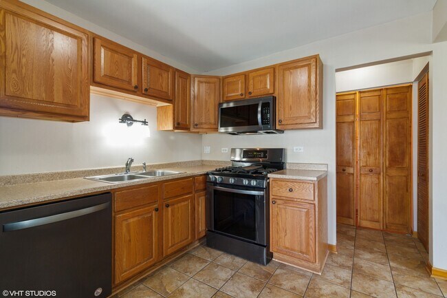 Building Photo - 16206 Apple Ln