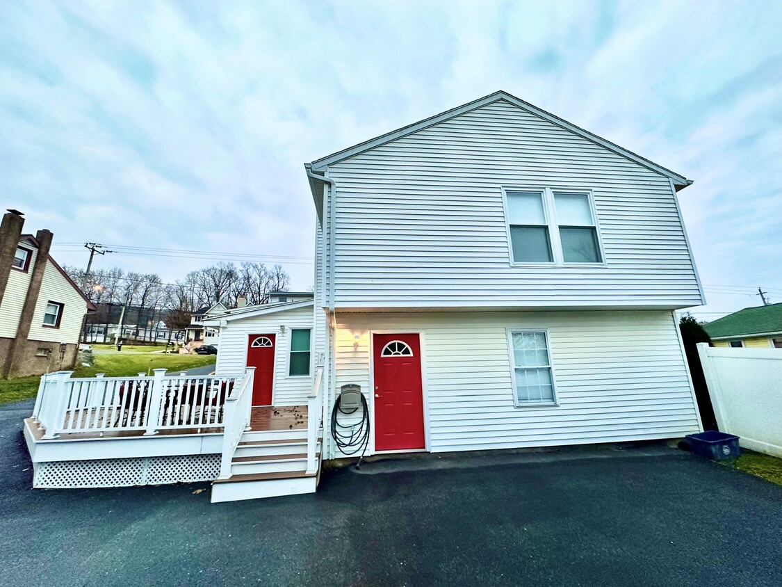 Primary Photo - 1421 Mount Laurel Rd