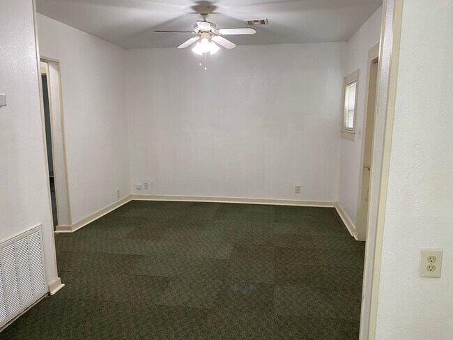 Foto del edificio - 611 Fredonia St