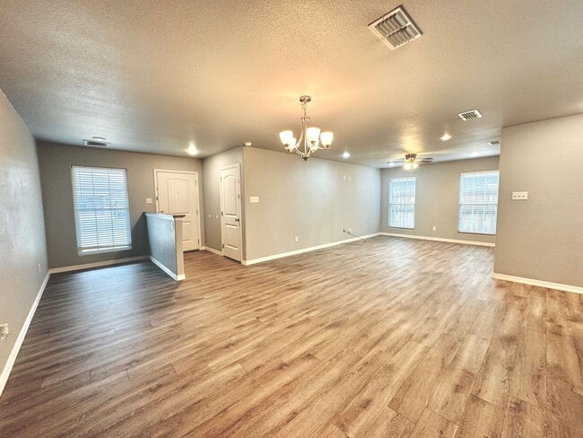 Building Photo - 1302 N Clinton Ave