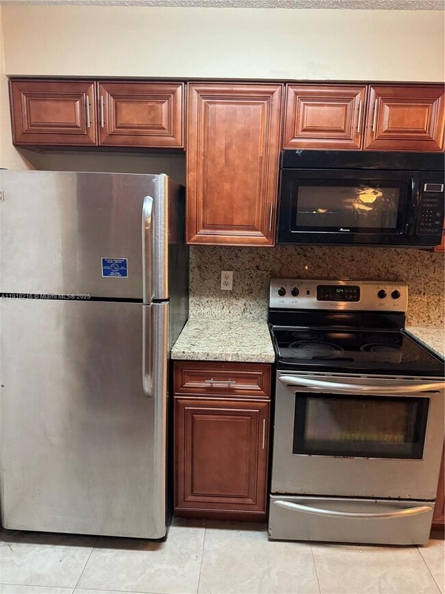 Building Photo - 9999 Summerbreeze Dr