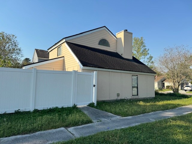 Building Photo - 8313 Periwinkle Ct