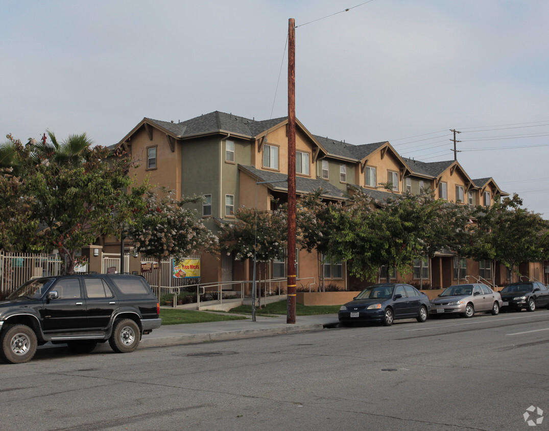 Foto del edificio - New Dana Strand Townhomes