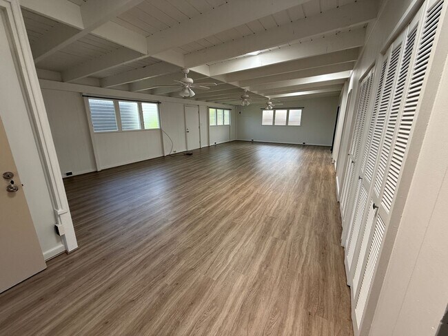 Foto del edificio - Fully Renovated 3-Bedroom Home with AC & L...