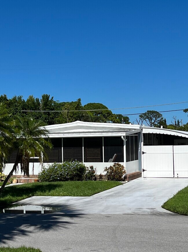 Foto del edificio - 8145 SE Wren Ave