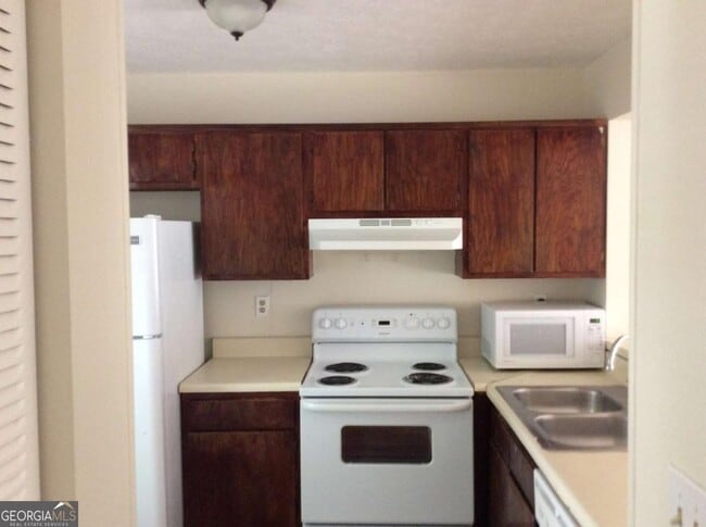 Building Photo - 200 Sheraton Ct