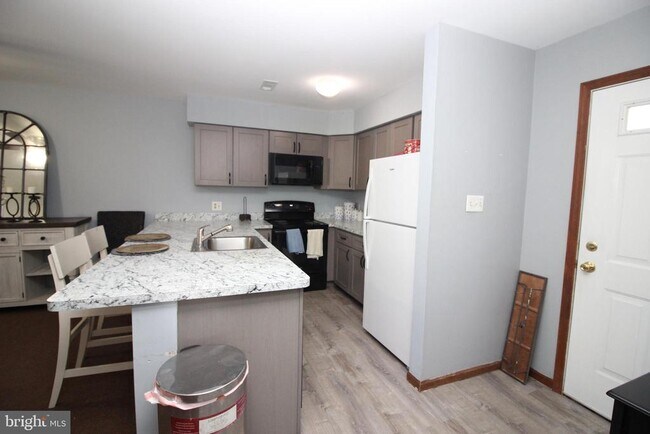 Foto del edificio - 214 Spring House Ln