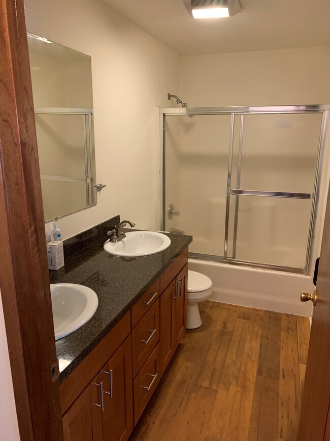 Bathroom - 1801 15th Ave S