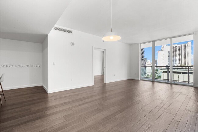Building Photo - 951 Brickell Ave