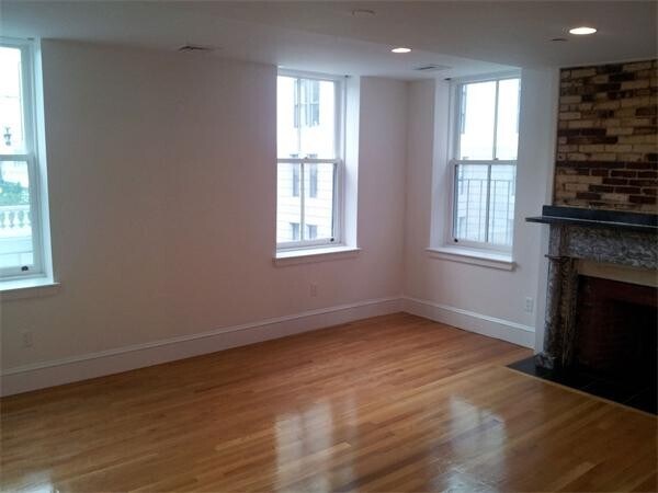 Building Photo - 14-16 Derne St