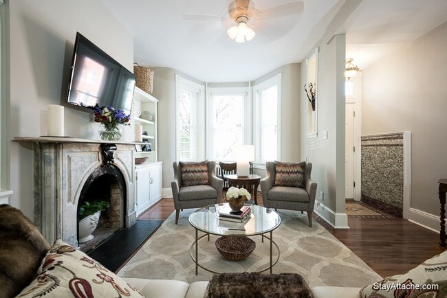 Building Photo - Stunning Capitol Hill Rowhome