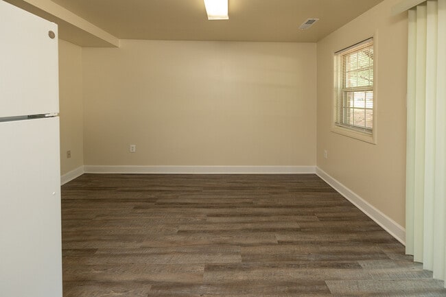 Building Photo - The Orchards at Severn Townhomes*