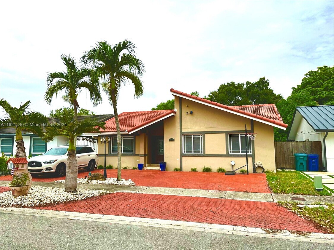 Foto principal - 9662 SW 145th Pl