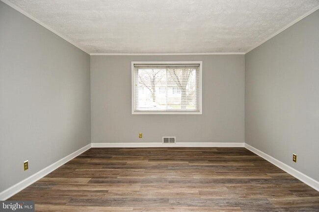 Building Photo - 4710 Queensbury Rd