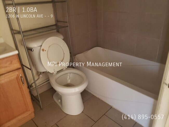 Building Photo - 1206 W Lincoln Ave