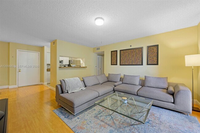 Foto del edificio - 19555 E Country Club Dr