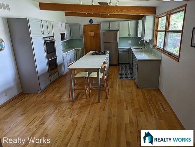 Building Photo - 3 br, 2 bath House - 5745 L St