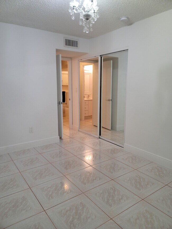 Foto del edificio - 8401 SW 107th Ave