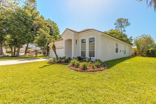 Building Photo - ENTER THE GATES TO TRANQUIL LIVING ! CALL OR TEXT LINDA PATTI 386.837.2882