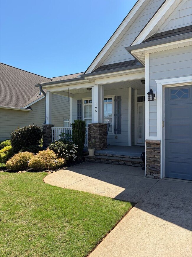 Foto del edificio - TRAVLERS REST HOME LOCATED IN HUNTERS RIDGE GATED COMMUNITY!