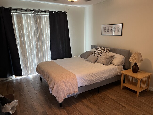 Building Photo - 2489 Sweetwater Club Cir