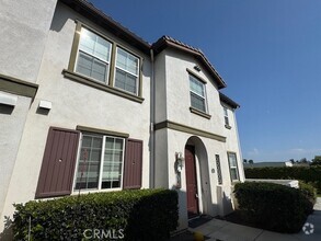 Building Photo - 2750 E Oak Hill Dr