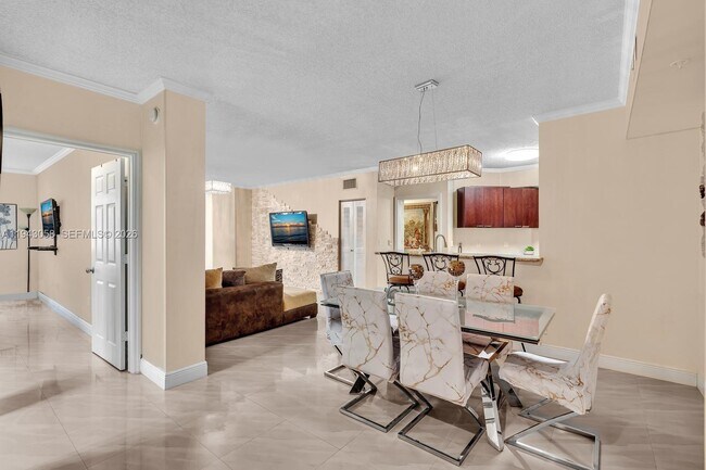 Foto del edificio - 17100 N Bay Rd