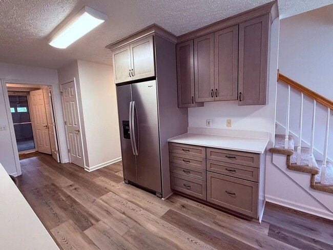 Building Photo - Gorgeous 3 Bedroom, 3 Bath Pet Friendly