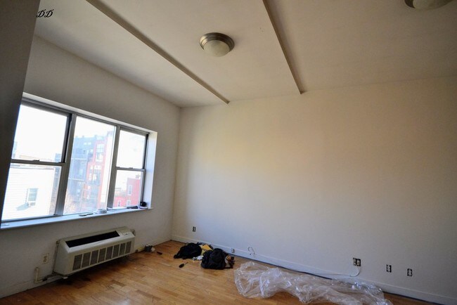 Building Photo - 433 Lorimer St