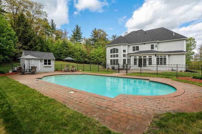 Foto del edificio - 3 Pheasant Hollow Ln