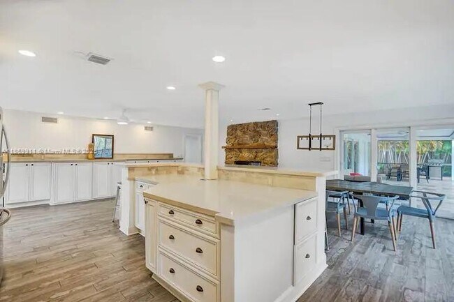 Foto del edificio - 2120 SW 28th Way