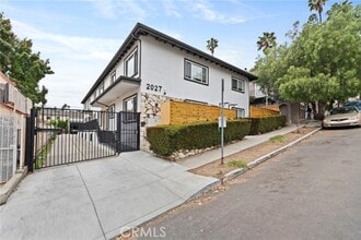 Building Photo - 2027 Vista Del Mar Ave