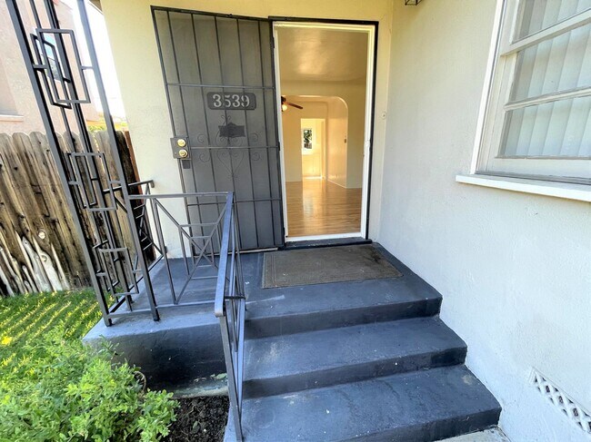 Foto del edificio - 3539-3541 Lewis Ave. Long Beach, CA 90807