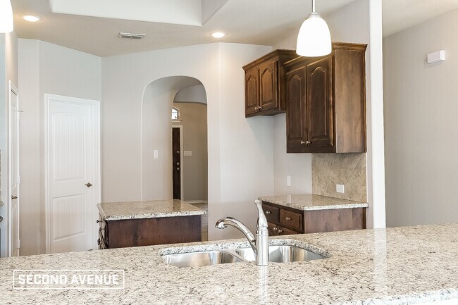 Foto del edificio - 1241 Glen Ct