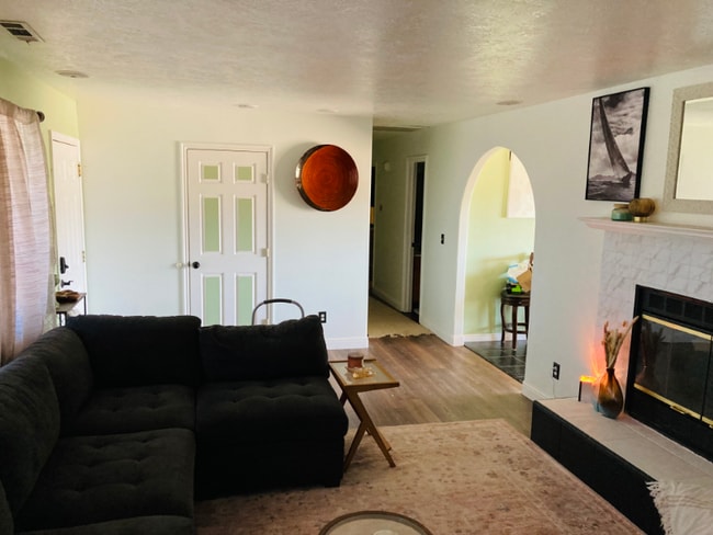 Building Photo - 1545 S Ash Creek Dr