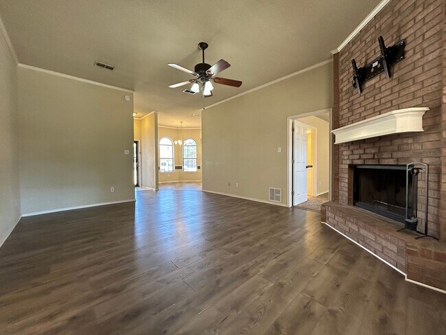 Building Photo - Charming 3/2/2 By Shadow Hills Golf Course...