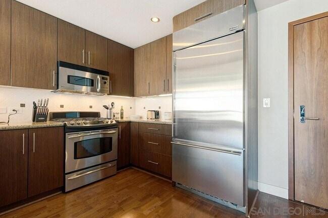 Foto del edificio - 325 Seventh Ave
