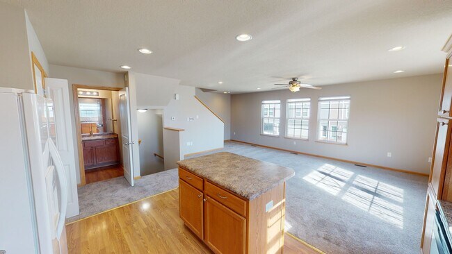 Foto del edificio - 2 Bedroom Townhome Available October 13th,...