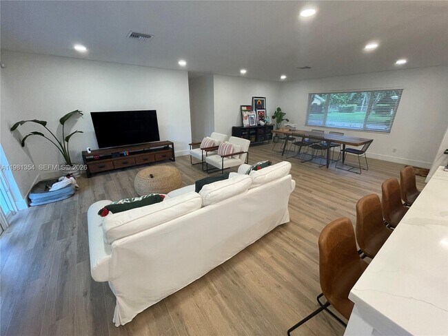 Foto del edificio - 10343 SW 114th St