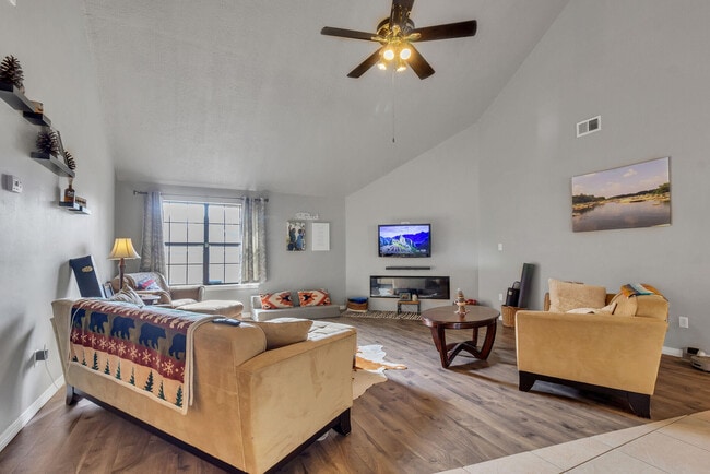 Building Photo - 10009 Calle De Celestino