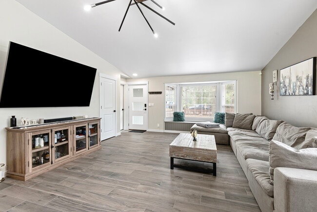 Building Photo - 60451 Iroquois Cir